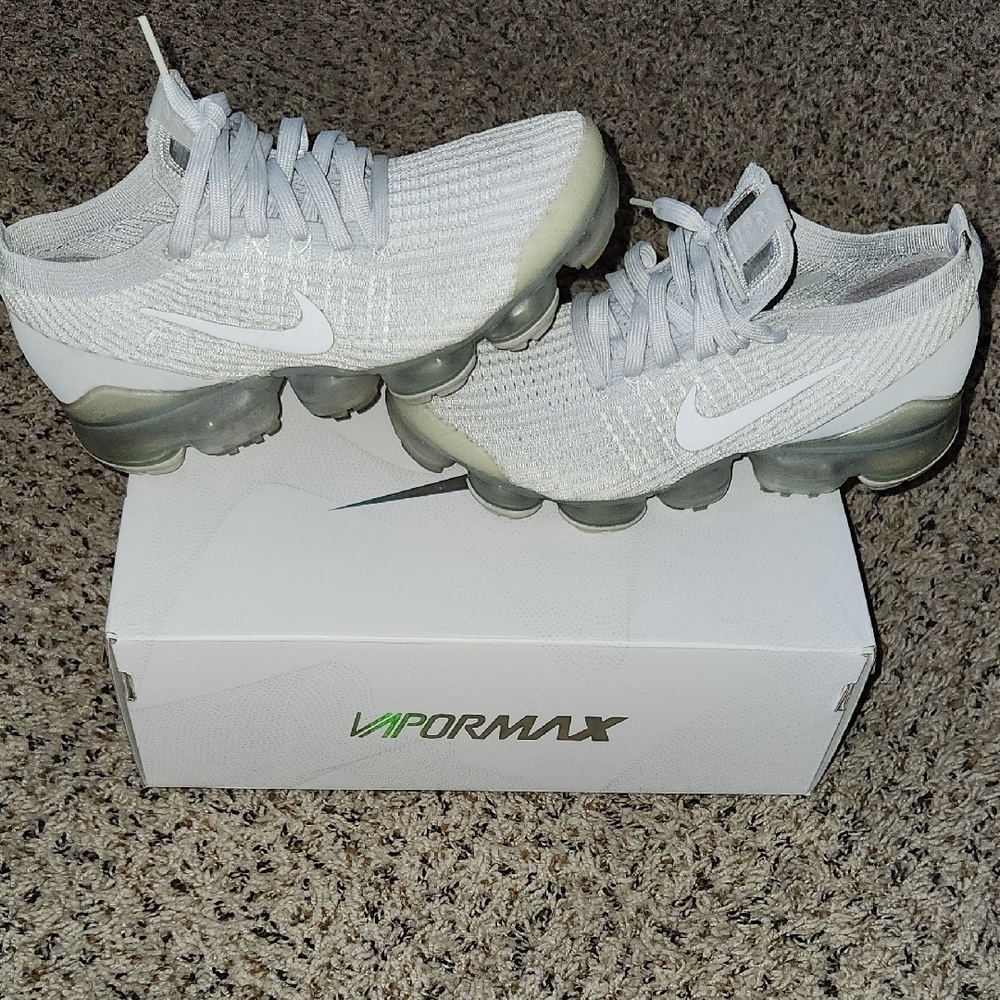 Nike Vapormax Women's Athletic Shoes - White and Gray